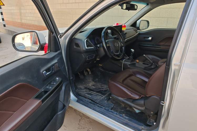 Used Great Wall Wingle 7 2020 2.0T Diesel Two-Wheel-Drive Crown Champion Business-Grade Large Double-Cab GW4D20M Driver Seat