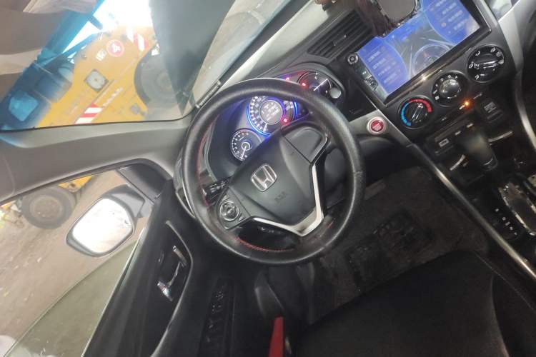 Used Honda Crider 2013 1.8L automatic luxury edition
