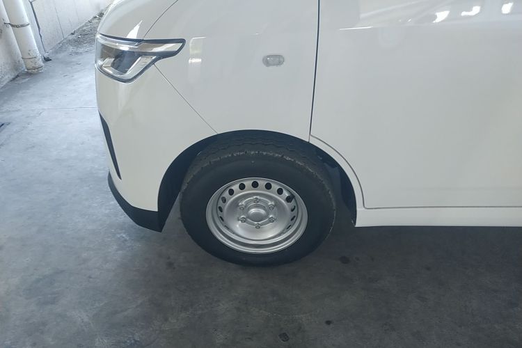 Used Wuling Yangguang 2024 300KM Comfort Version Passenger Van 75kW