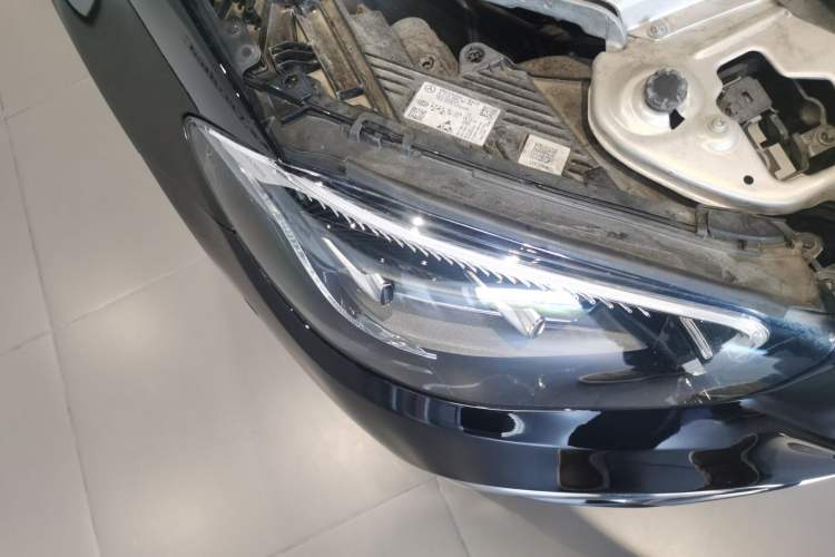 Used Mercedes-Benz E-Class 2023 E 300 L Sport Luxury Edition Right Front Headlight