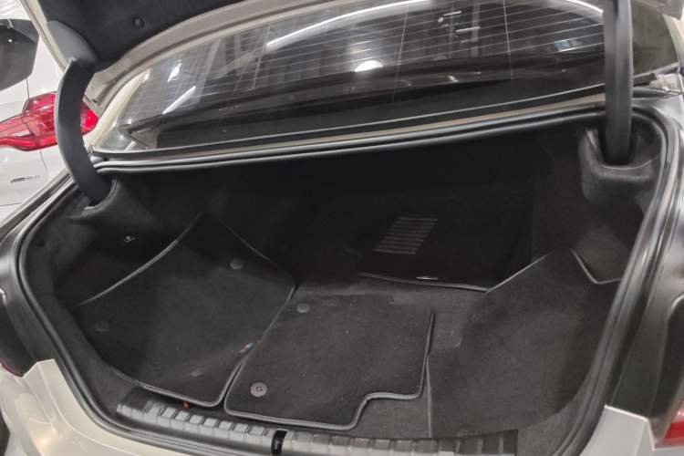 Used BMW 5 Series 2018 525Li Luxury Package Trunk