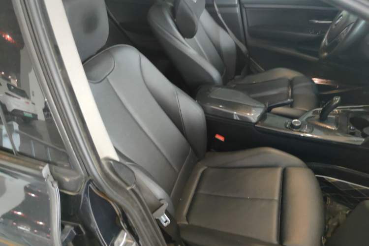 Used BMW 3 Series GT 2018 320i Sport Edition Right Front Seat