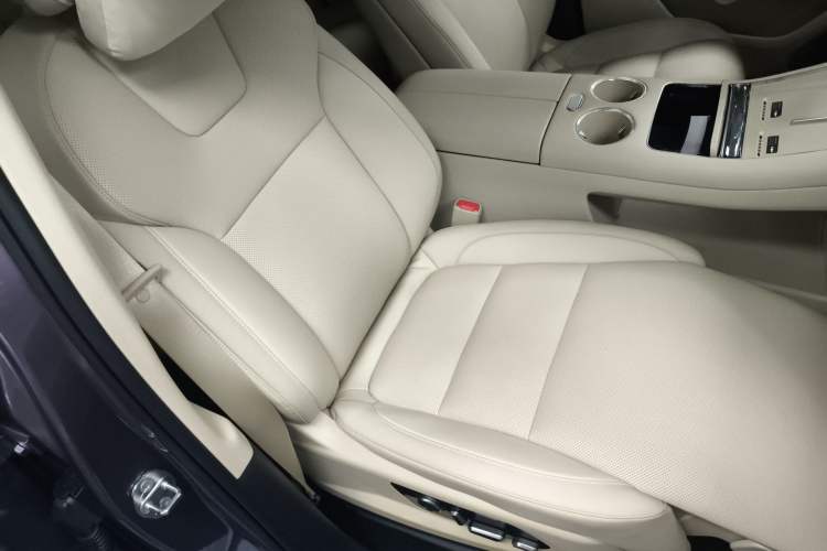 Used Hima AITO M5 2025 Extended-Range Ultra All-Wheel-Drive Version Right Front Seat