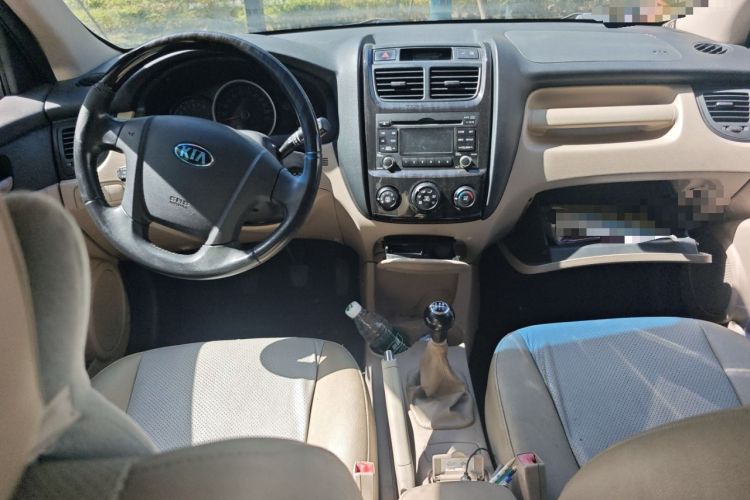 Used Kia Sportage 2013 2.0L Manual Two-Wheel Drive GL Trim Center Console