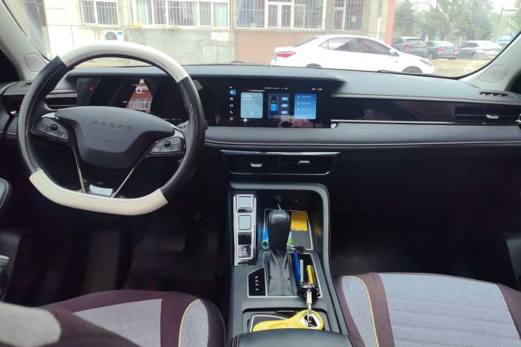 Used Roewe i5 2023 1.5L CVT Luxury Edition Center Console