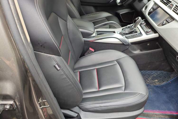 Used Geely Auto Emgrand X7 Sport 2018 1.8TD Automatic Two-Wheel Drive Smart Connect 4G Internet Edition Right Front Seat