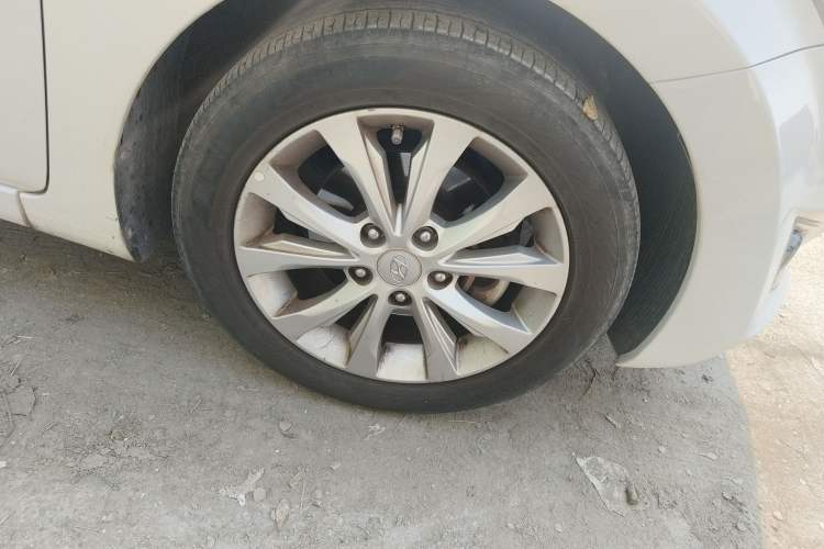 Used Hyundai Elantra (5th Generation / Langdong) 2016 1.6L Manual Luxury Model Right Front Wheel Hub