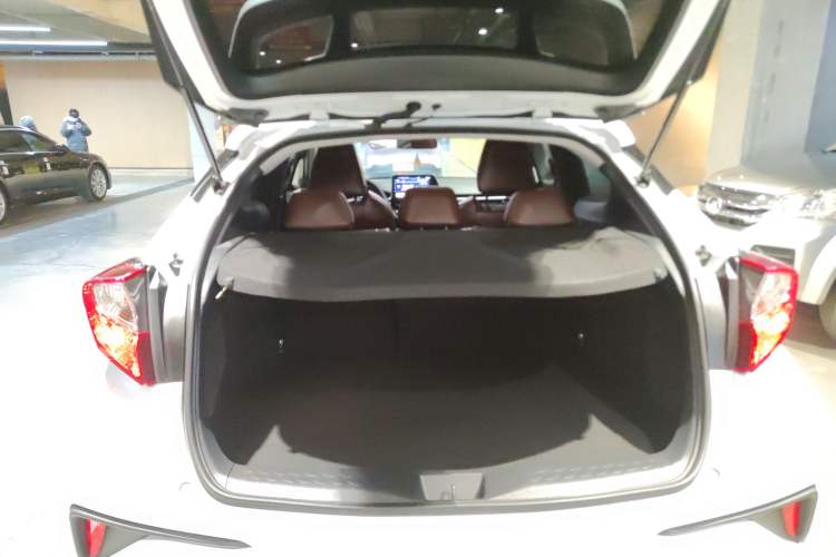 Used Toyota IZOA 2022 Dual-Motor 2.0L Yi Xing Edition
