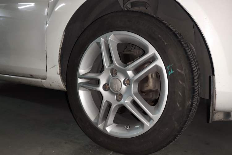 Used Ford Fiesta 2013 Sedan 1.5L Manual Fashion Edition Right Front Wheel Hub