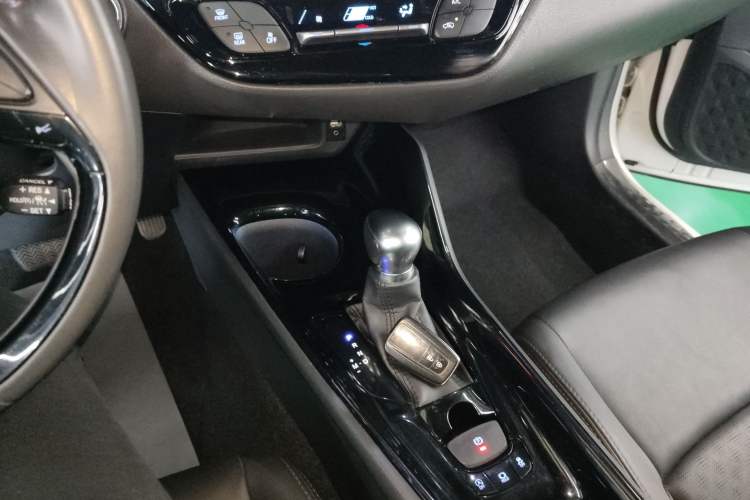 Used Toyota IZOA 2018 2.0L Yichi Edition China V Standard