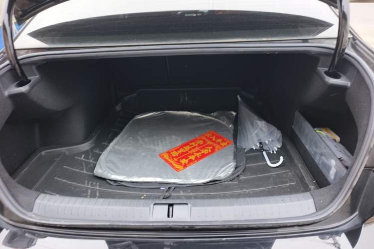 Used Volkswagen Magotan 2025 Revised Version Zhongxiang Edition 330TSI DSG Luxury Trim
