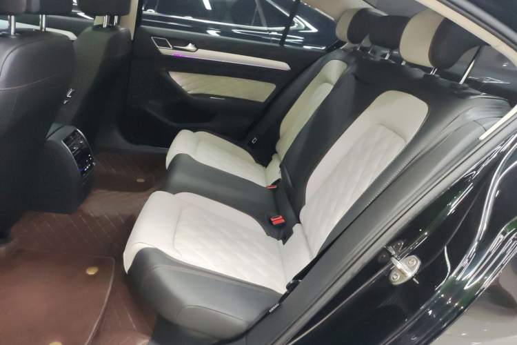 Used Volkswagen Magotan 2023 2 Million Units Limited Edition 330TSI DSG Leading Version
