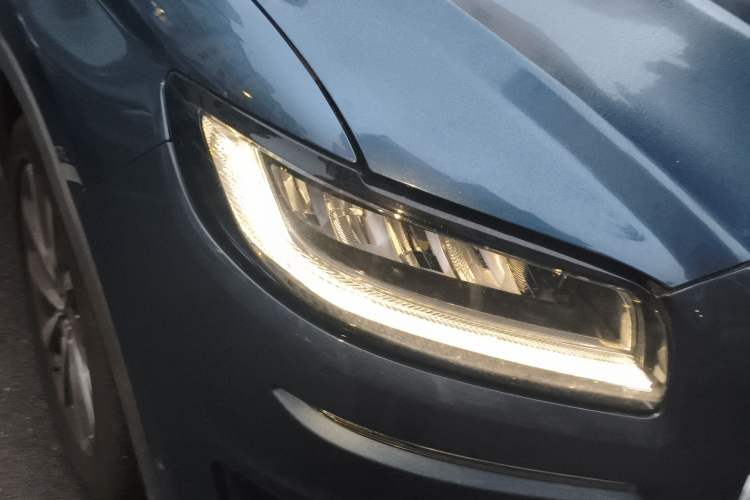 Used Lincoln Nautilus 2019 2.0T Four-Wheel Drive Zunya Edition China VI Standard Right Front Headlight