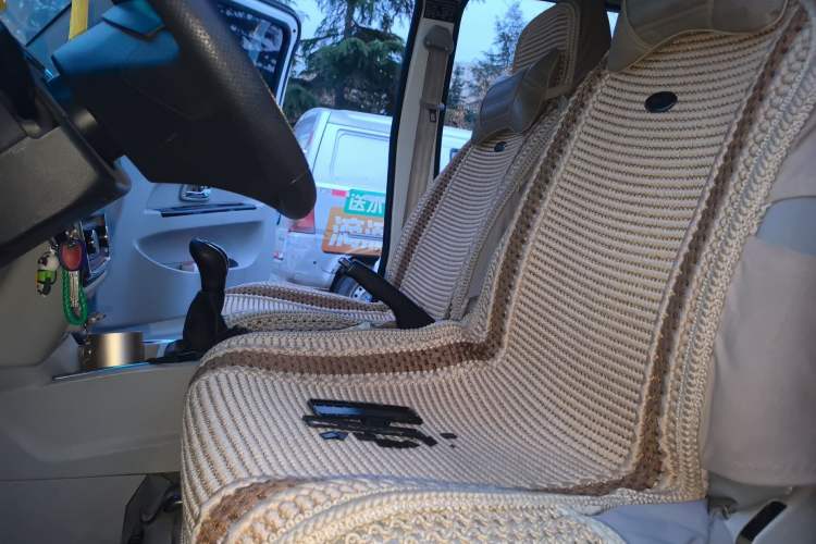 Used Jinbei New Hiace X30L 2018 1.5L Box Truck Business Edition DLCG14 Driver Seat