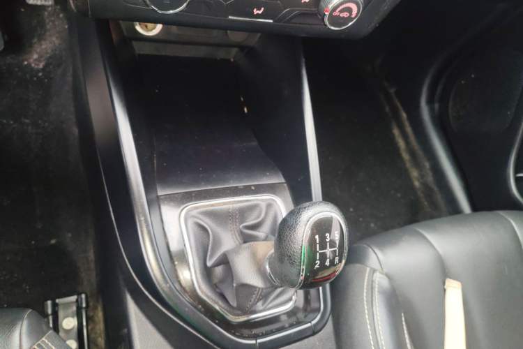 Used Dongfeng Fengon 580 2016 1.8L Manual Comfort Model Gear Lever
