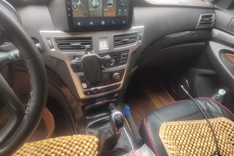 Used Foday Landfort 2017 1.9T Diesel Manual Two-Wheel Drive Flagship Edition 7 Seats Audio And AC Panel