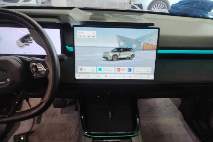 Used Lynk & Co 08 EM-P 2023 120km Long-Range Halo Audio And AC Panel