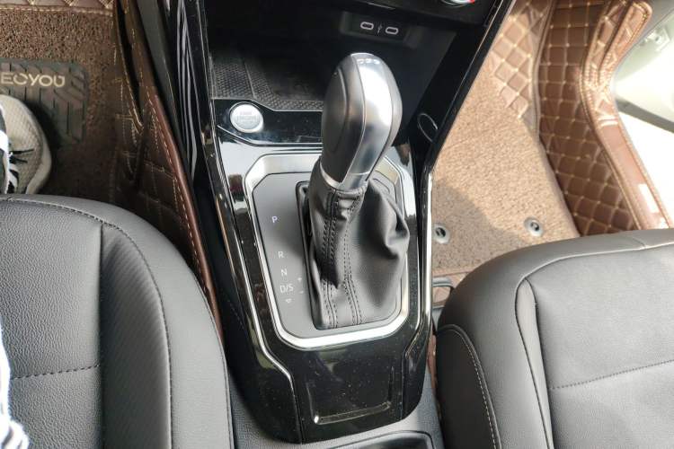 Used Volkswagen T-ROC 2021 280TSI DSG Two-Wheel Drive Comfort Connect Edition Gear Lever