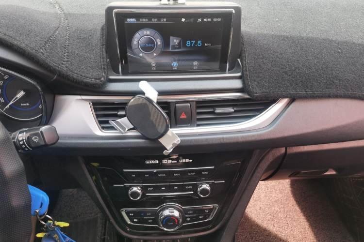 Used Changan Alsvin V7 2015 1.6L Manual Enjoyment Model China IV Standard
