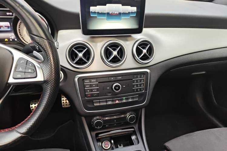 Used Mercedes-Benz CLA 2016 CLA 220 4MATIC Audio And AC Panel