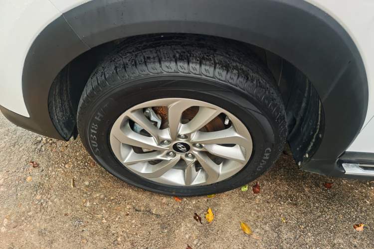 Used Hyundai Tucson 2015 1.6T Dual-Clutch Two-Wheel-Drive Smart Model Exterior 4