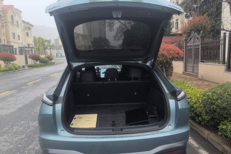 Used ONVO L60 2024 60 kWh All-Wheel Drive