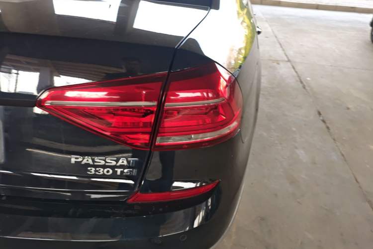 Used Volkswagen Passat 2017 330TSI DSG Luxury Edition Exterior 3