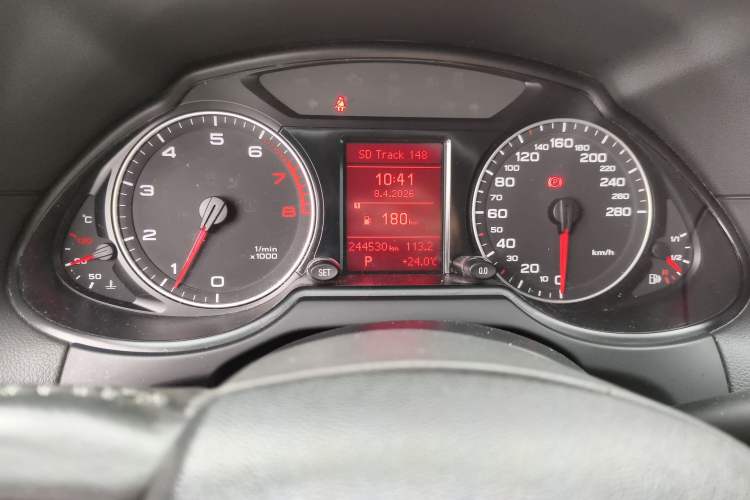 Used Audi Q5 2012 2.0TFSI Technology Model Odometer Close Up