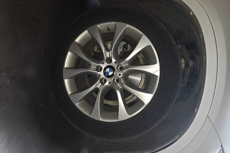 Used BMW X5 2017 xDrive28i Right Front Wheel Hub
