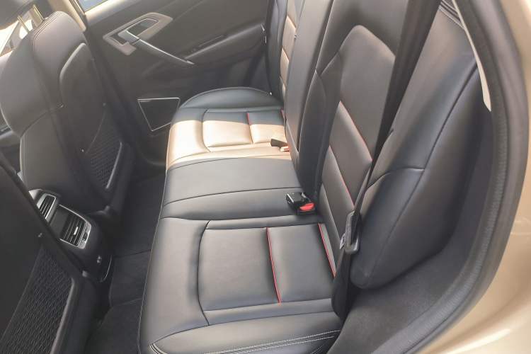 Used Geely Auto Emgrand X7 Sport 2020 1.8TD DCT Two-Wheel Drive Smart Connect 4G-Enabled Version
