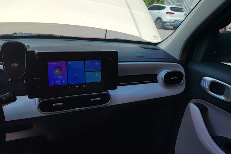 Used Geely Galaxy Panda 2025 210 km – Yuanqi Bear Audio And AC Panel