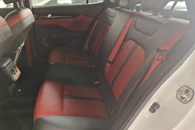 Used Dongfeng Aeolus Yixuan 2022 230T Automatic Adaptive-Beam Knight Edition