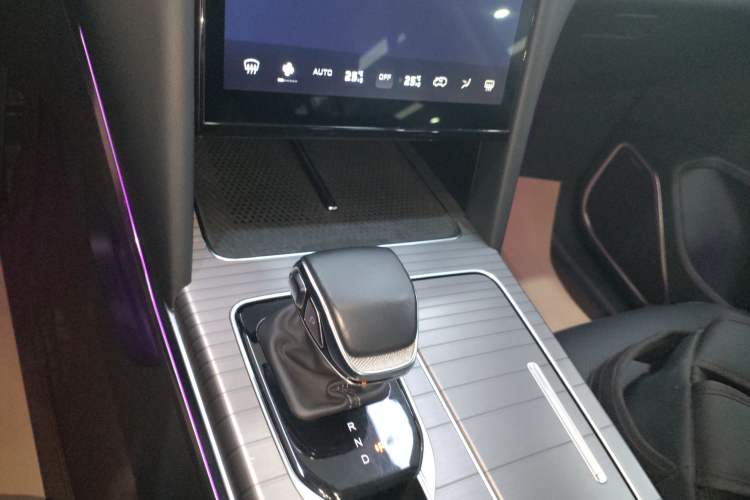 Used Hongqi HS7 PHEV 2024 2.0T PHEV Four-Wheel Drive Flagship Edition 6 Seats
