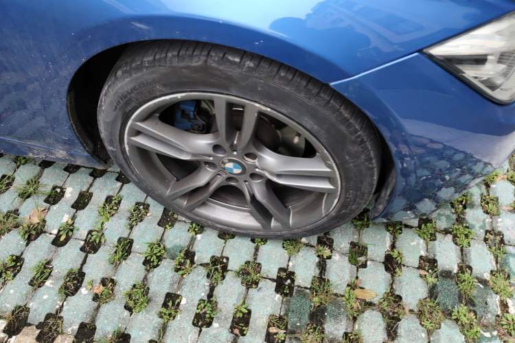 Used BMW 3 Series 2018 320i M Sport Package Right Front Wheel Hub