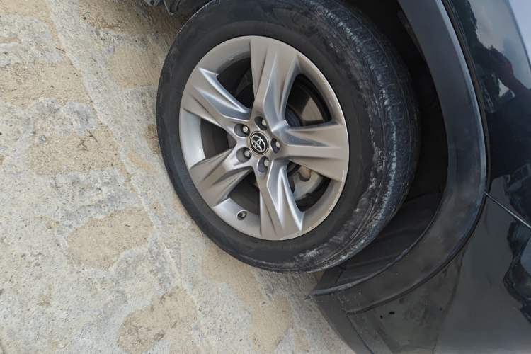 Used Toyota Highlander 2018 2.0T Four-Wheel Drive Luxury Edition 7 Seats China V Emission Standard