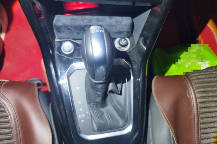 Used Volkswagen T-ROC 2021 Revised Version 280TSI DSG Two-Wheel Drive Comfort & Smart Connectivity Edition Gear Lever