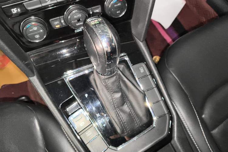 Used Volkswagen Lamando 2015 280TSI DSG Comfort Edition Gear Lever