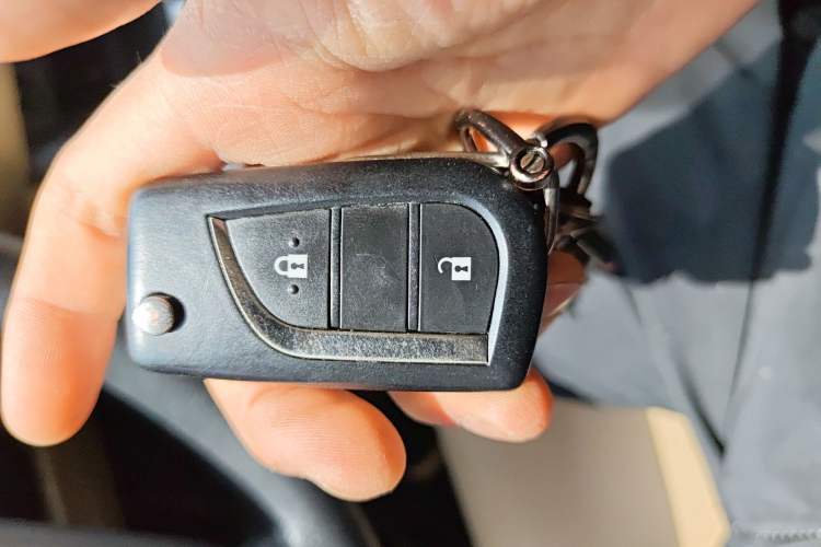 Used Toyota Highlander 2018 2.0T Four-Wheel Drive Elite Edition 7 Seats China VI Standard Vehicle Key