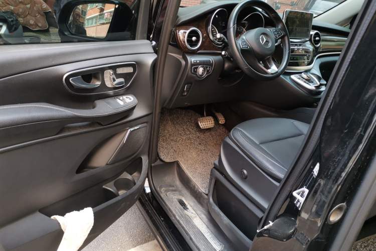 Used Mercedes-Benz V-Class 2018 V 260 Prestige Edition China VI Driver Seat