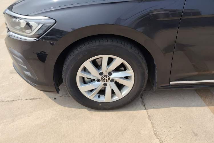 Used Volkswagen Passat 2022 280TSI Business Edition Left Front Wheel Hub