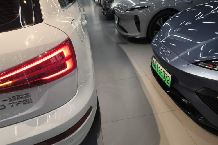 Used Audi Q3 2018 30th Anniversary Edition 30 TFSI Fashion Model Right Rear Taillight