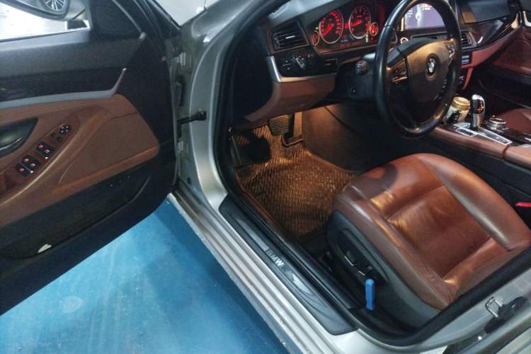 Used BMW 5 Series 2013 530Li Leading Model