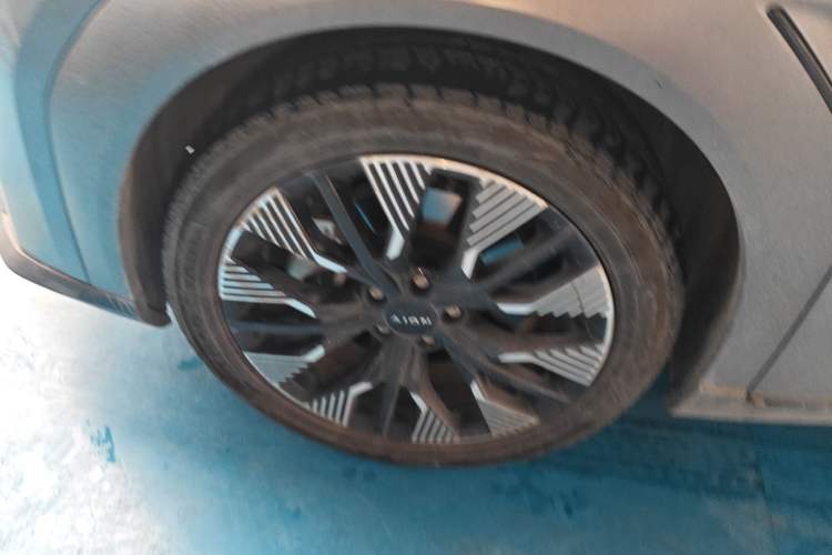 Used AION Y 2022 70 Tech Edition Lithium Iron Phosphate Left Front Wheel Hub