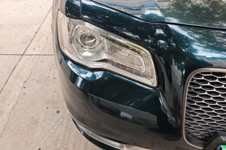 Used Chrysler 300C 2016 3.0L Supreme Edition Right Front Headlight