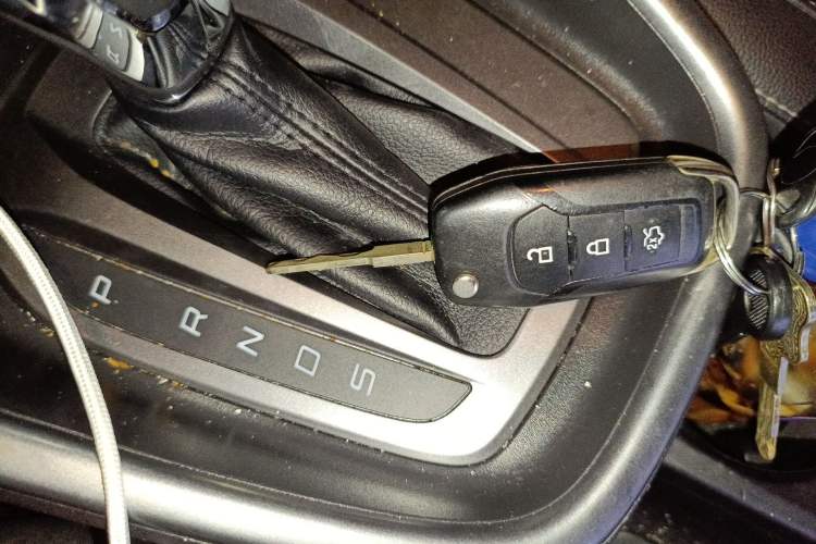 Used Ford Escort 2017 Happiness Edition 1.5L Automatic Fashion Version Vehicle Key