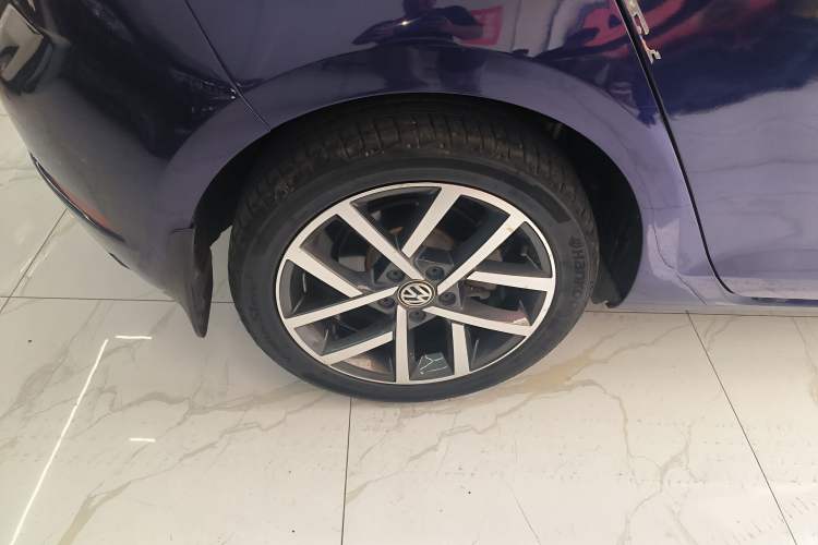 Used Volkswagen Golf 2020 Zhiai Edition 280TSI DSG Comfort Model Right Rear Wheel Hub