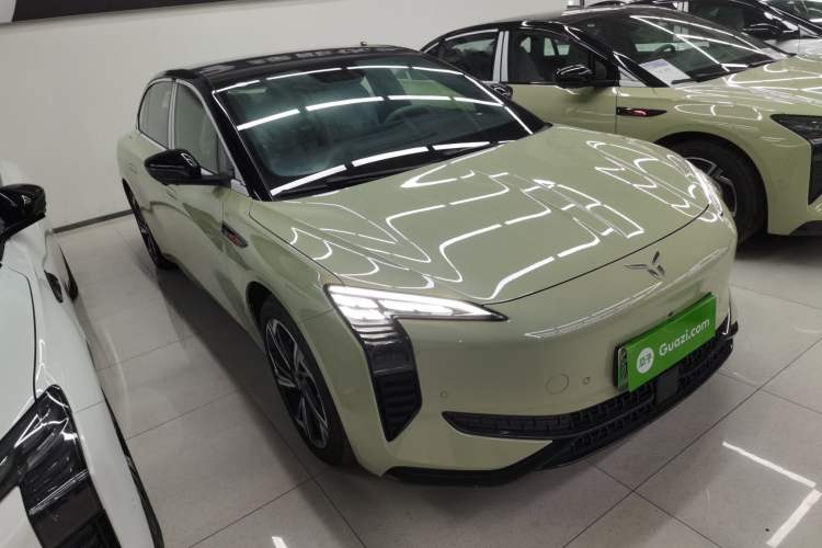 Used Hongqi EH7 2024 640 Pro+ All-Wheel Drive Front Right 45 Deg