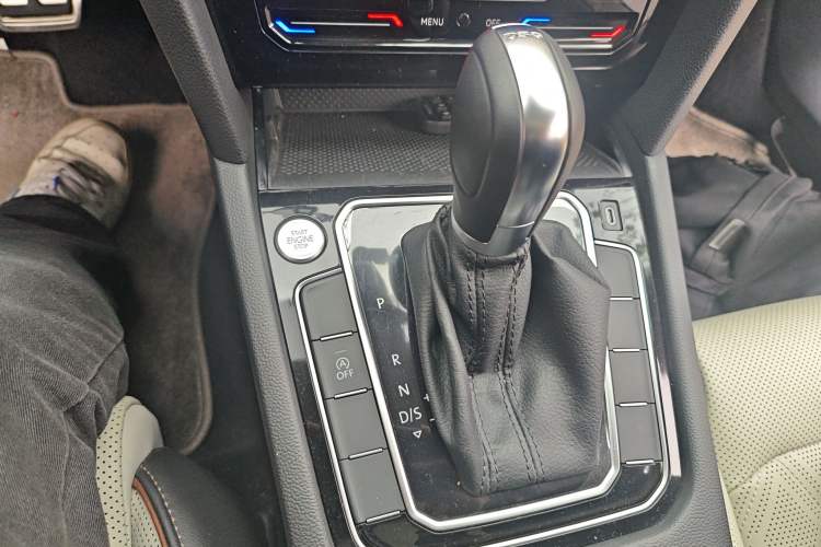 Used Volkswagen Magotan 2023 2 Million Units Commemorative Edition 330TSI DSG Luxury Version Gear Lever