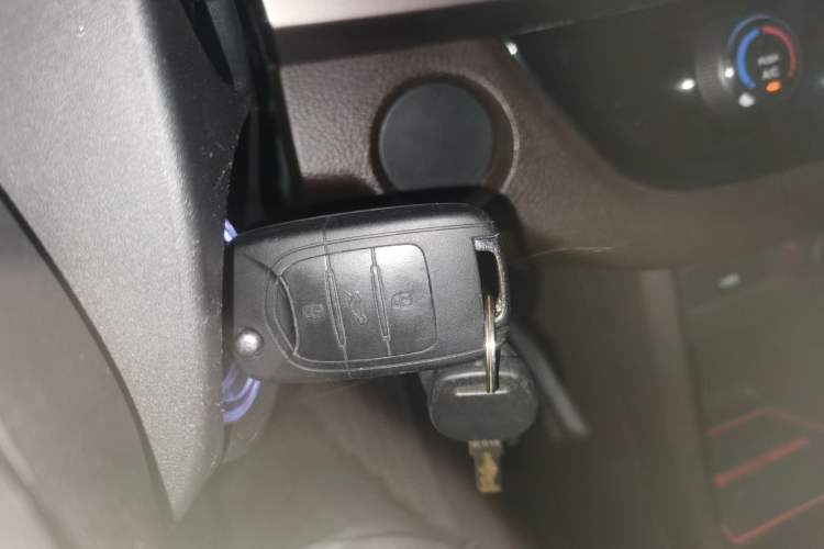 Used Baojun 310W 2017 1.5L Manual Fashion Model China V
