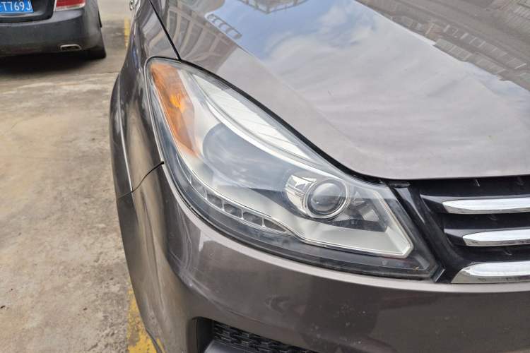 Used JMC Yusheng S350 2013 2.4T Automatic 2WD Diesel Ultra-Luxury 7-Seater Right Front Headlight